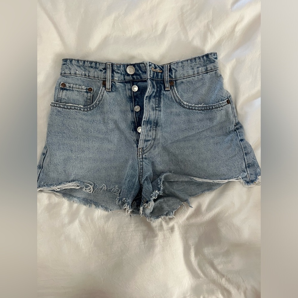 Zara denim shorts size USA 4, Eur 36, Mex 26